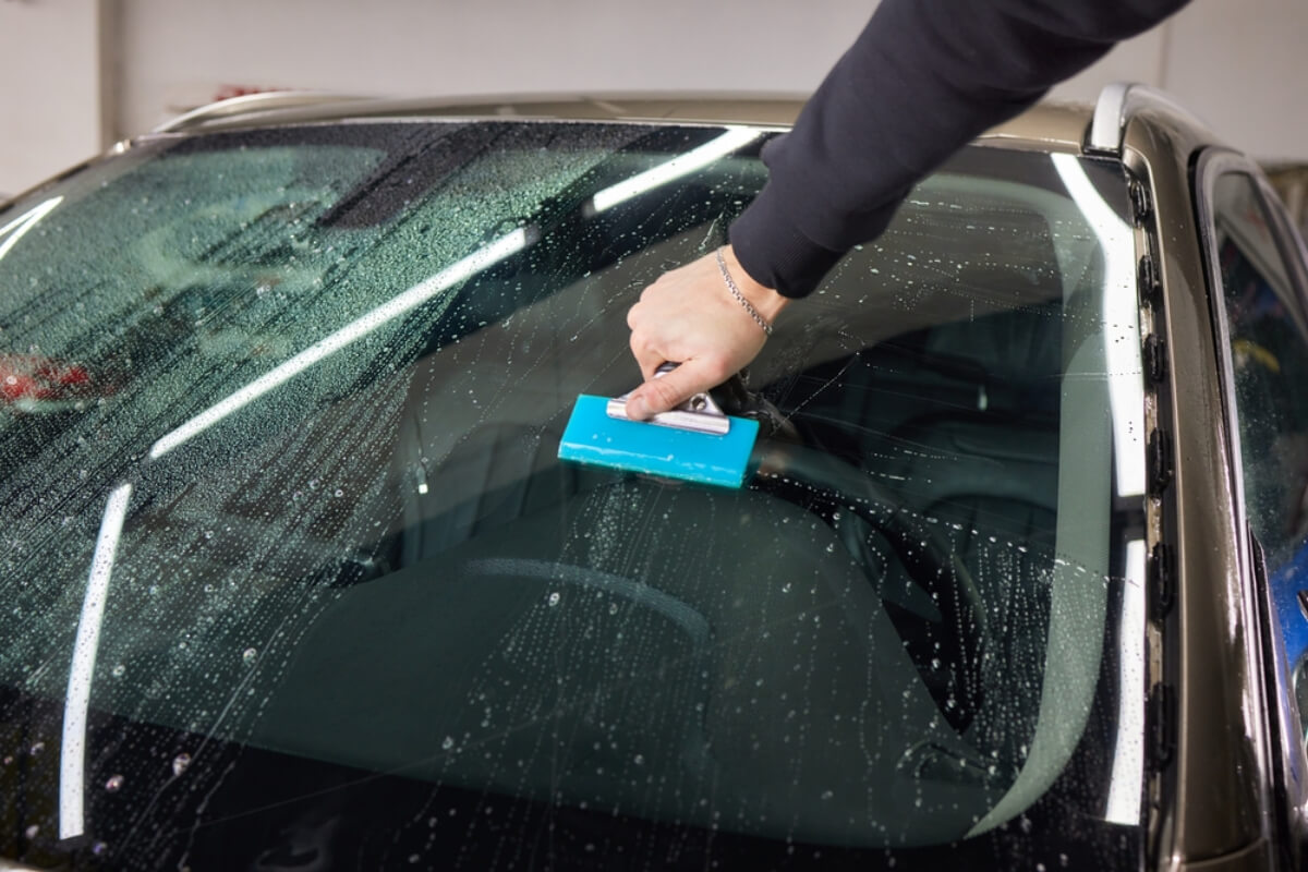 top 7 benefits of installing windshield protection film for daily drivers
